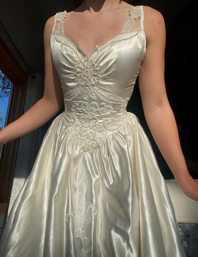 Retro A Line V Neck White Pearl Floral Satin Wedding Dress Prom Dress SH5942