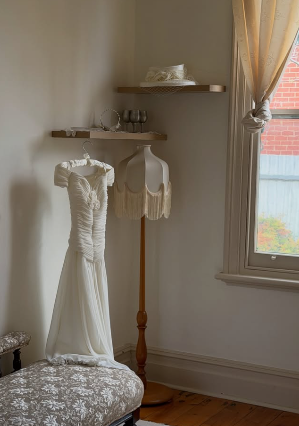 Vintage A Line V Neck Ivory Pleated Chiffon Prom Dress Wedding Dress SH8474