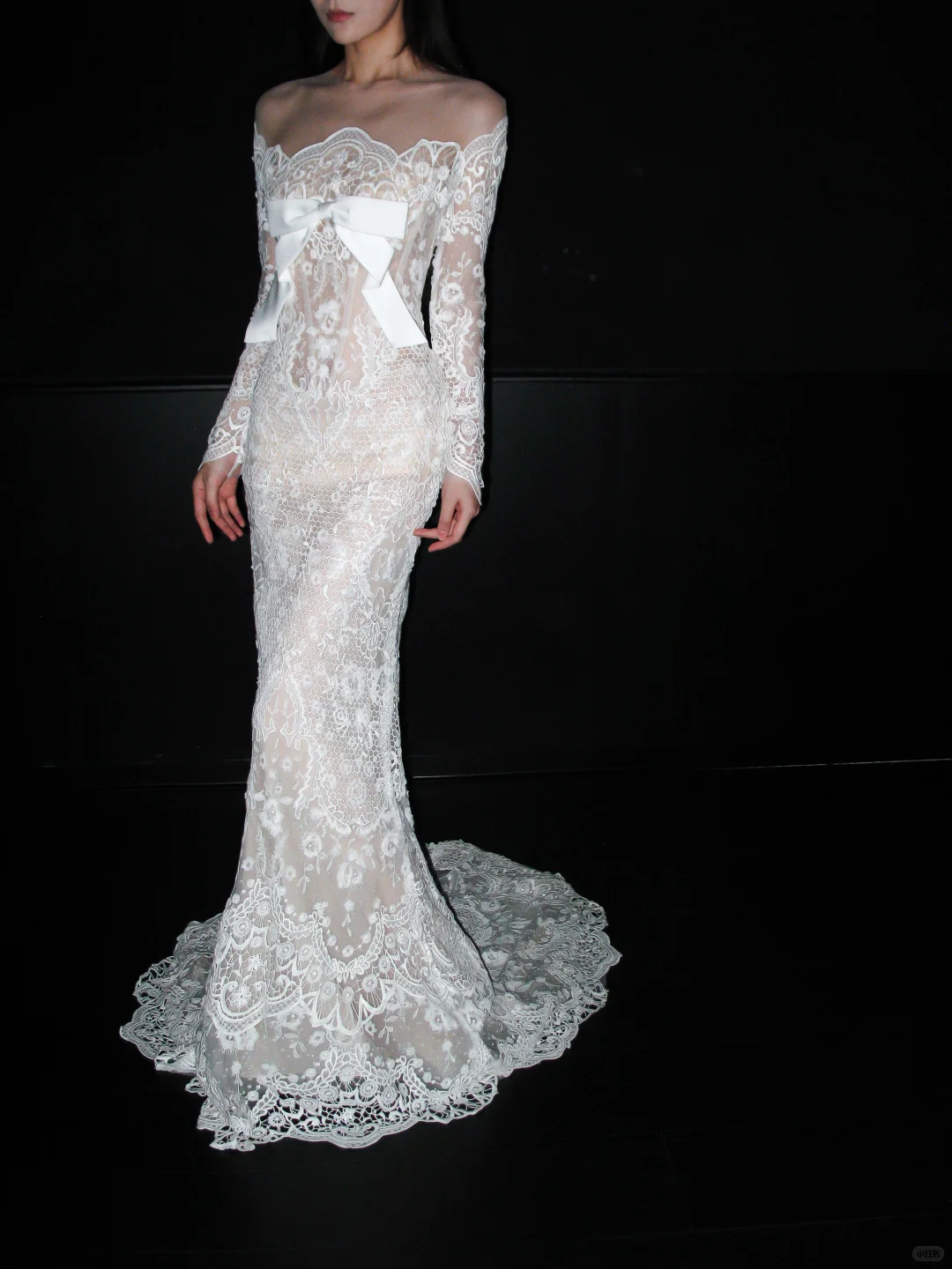 Unique Mermaid Long Sleeve White Exquisite Lace Long Wedding Dress SH8890