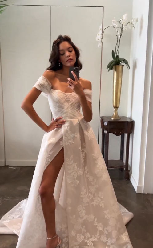 Pretty Ball Gown Off the Shoulder White Appliques Organza Long Wedding Dress with Slit SH4696