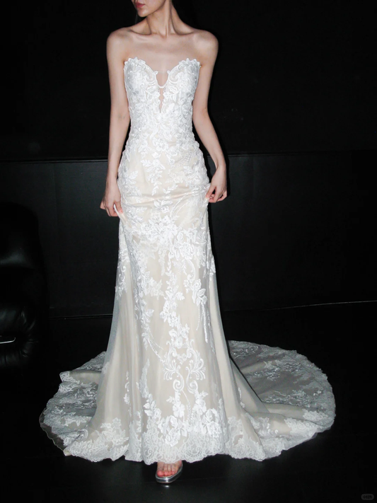 Elegant Sheath Sweetheart Neck White Lace Long Wedding Dress SH6675