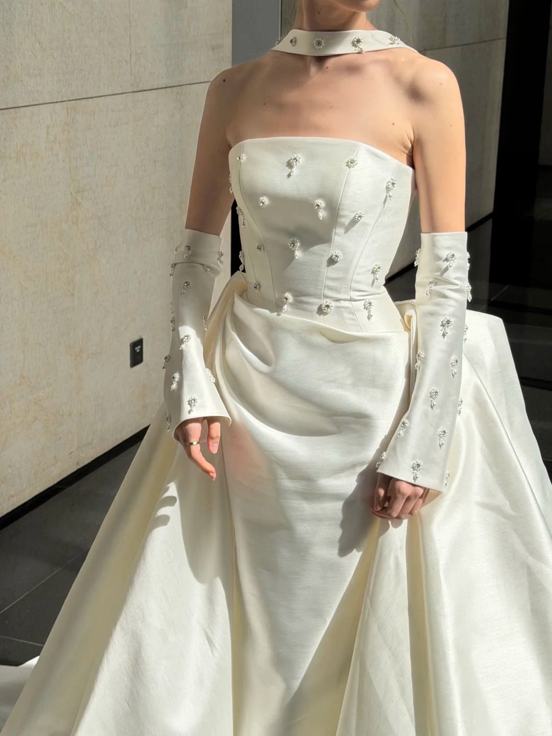 Stunning Ball Gown Strapless Exquisite Beaded White Satin Wedding Dress SH5278