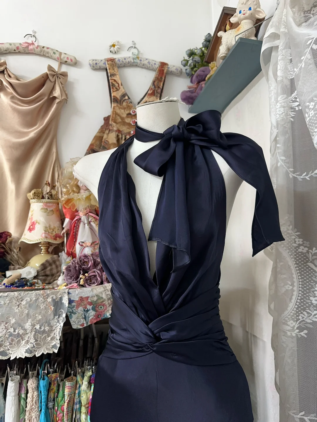 Sexy Black Vintage Mermaid Halter Satin Open Back Long Prom Dress SH5256