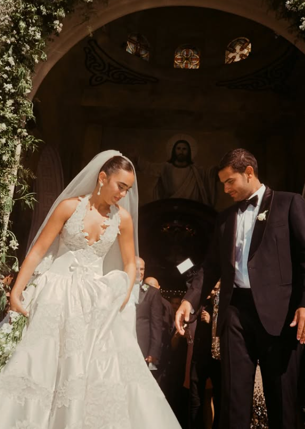 Pretty Vintage Ball Gown Halter White Lace Satin Open Back Long Wedding Dress SH4935