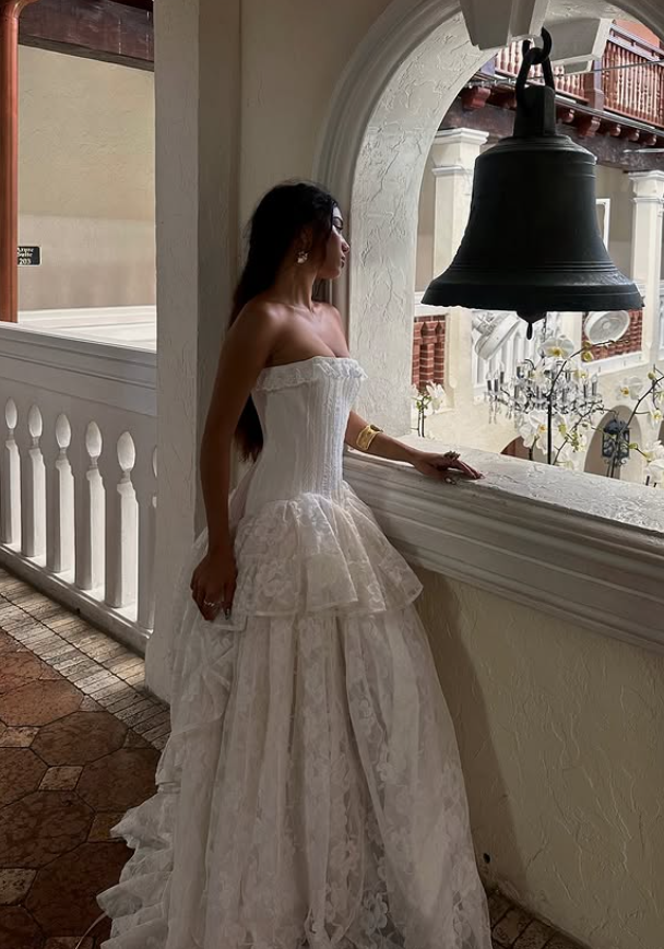 Stunning Ball Gown Strapless Layered White Lace Prom Dress Wedding Dress SH4663