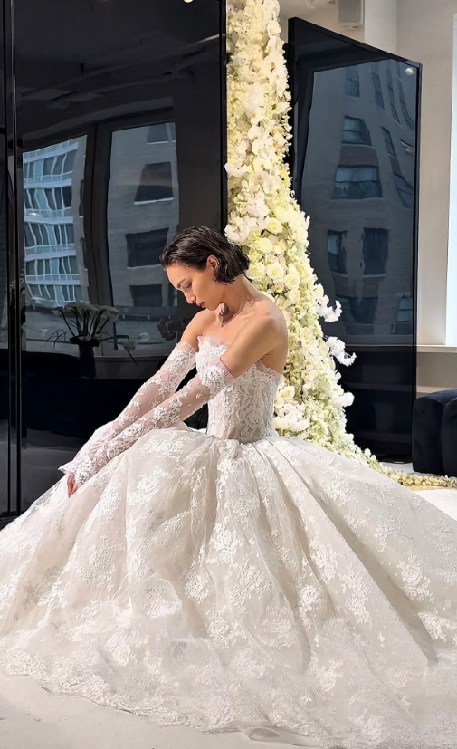 Glamorous Ball Gown Strapless Corset White Lace Long Wedding Dress SH6104