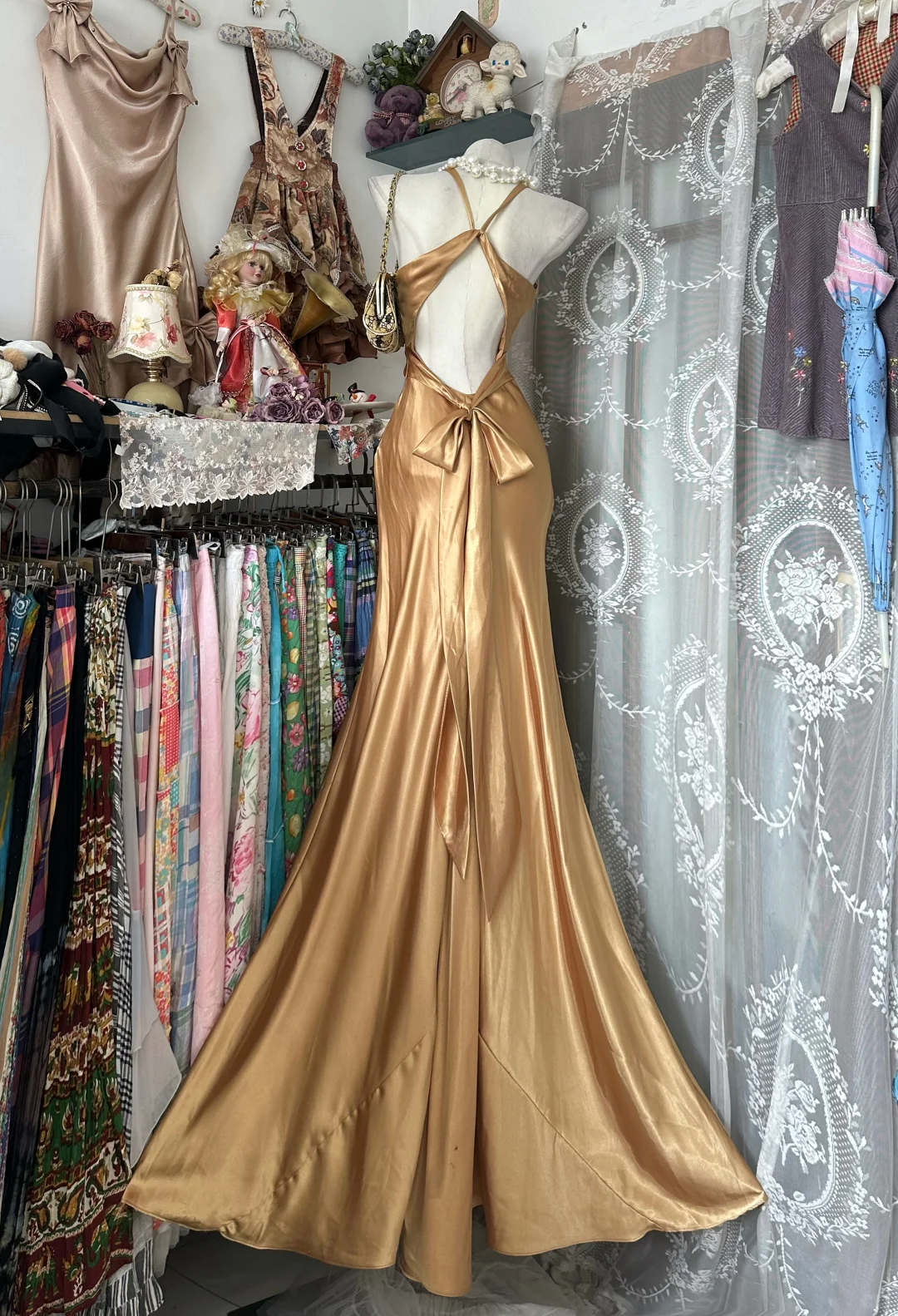 Cinnamon Gold Vintage Mermaid V Neck Satin Backless Long Graduation Prom Dress SH5365