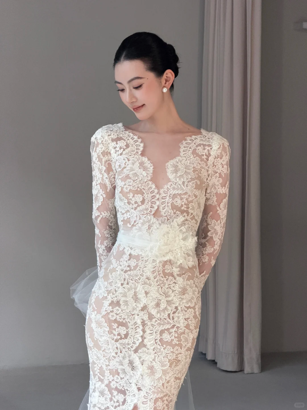 Stunning Mermaid Long Sleeve V Neck Lace Long Train Wedding Dress with Slit SH7724