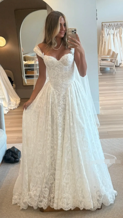 Exquisite A Line Spaghetti Strap White Lace Long Wedding Dress SH8739