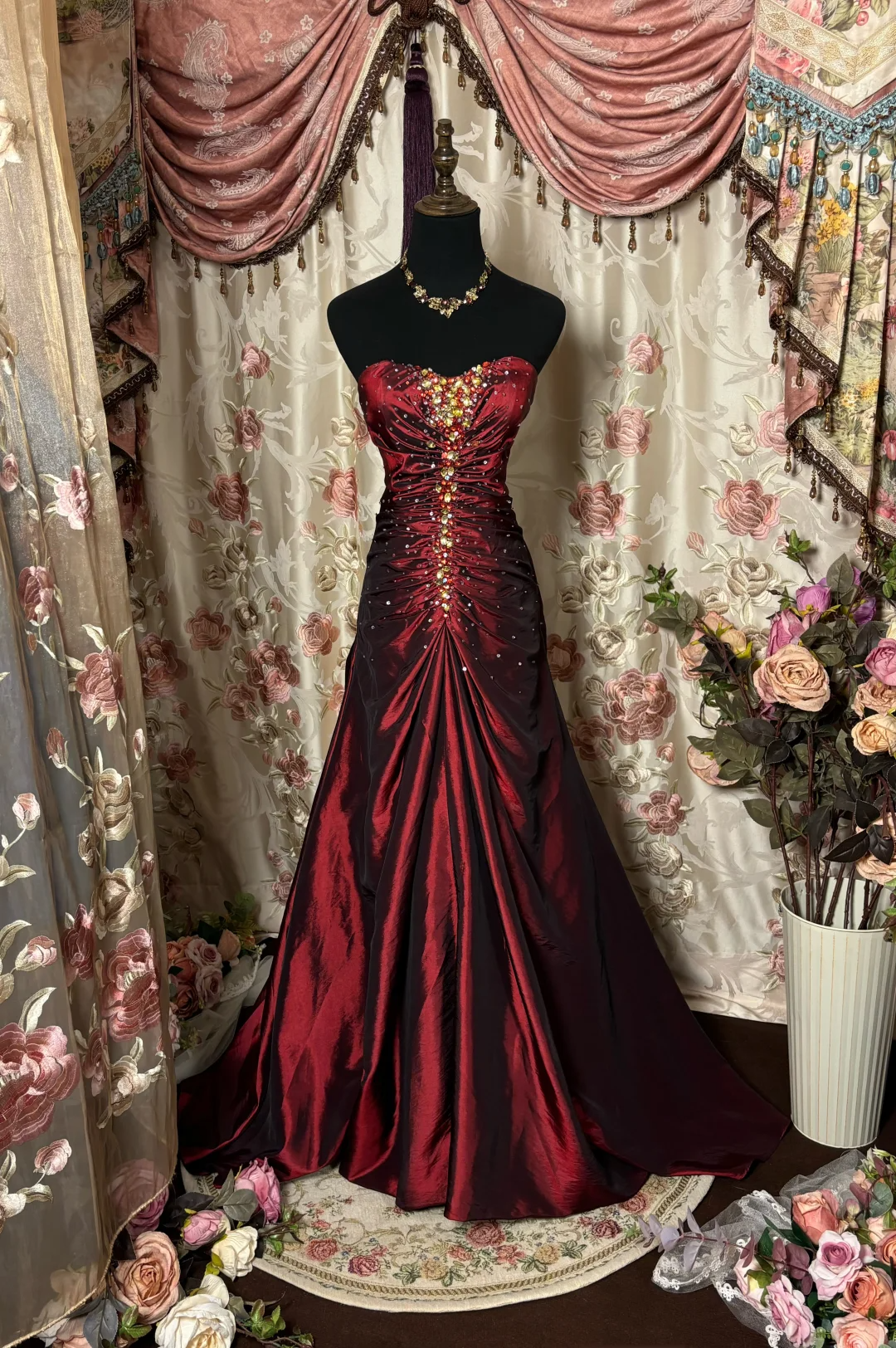 Vintage Burgundy Ball Gown Strapless Pleated Yellow Beaded Satin Long Prom Dress Evening Dress SH3733