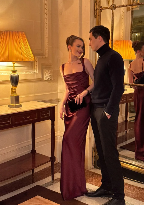 Elegangt Burgundy Sheath Straps Pleated Satin Long Prom Dress Wedding Guest Dress SH5396