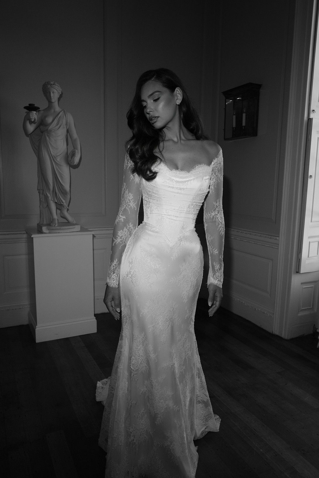 Beautiful Mermaid Long Sleeve Exquisite White Lace Wedding Dress SH8549