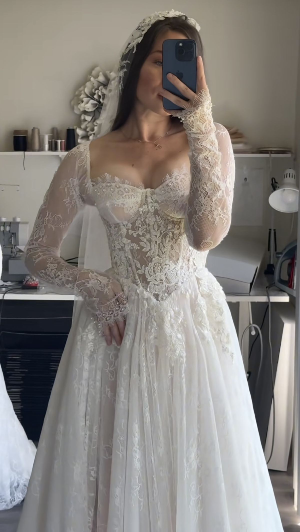 Elegant Ball Gown Long Sleeve Corset White Lace Long Wedding Dress SH7072