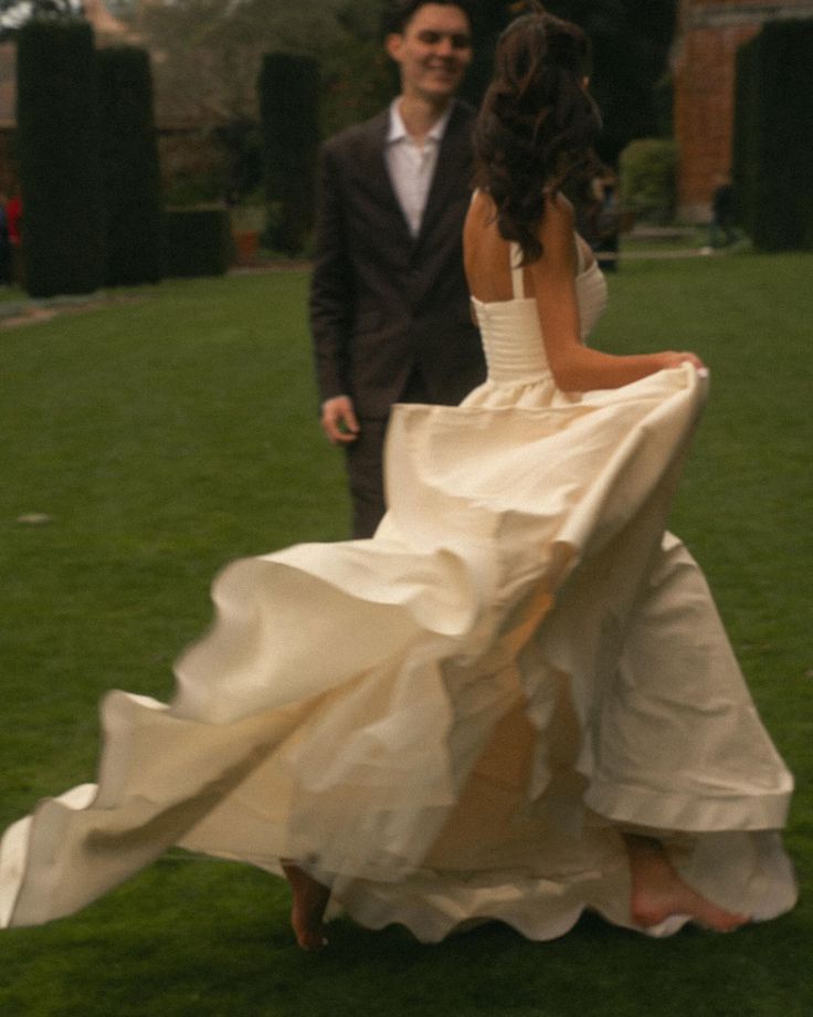 Classic Ball Gown Spaghetti Strap Pleated Simple Satin Wedding Dress SH4748