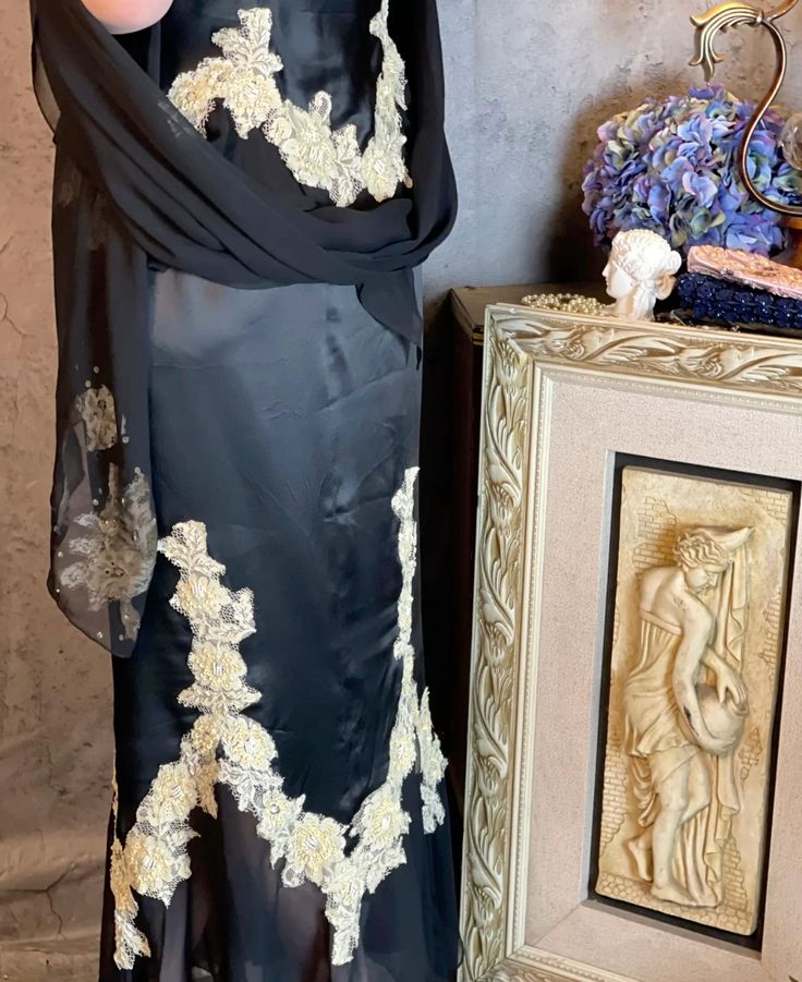 Vintage Mermaid Spaghetti Strap Appliques Black Chiffon Satin Party Dress SH2714