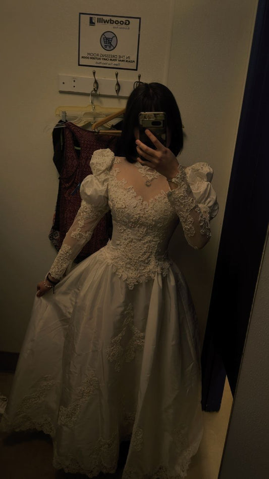 Vintage Ball Gown Puff Sleeve Lace Appliques Satin Wedding Dress SH7696