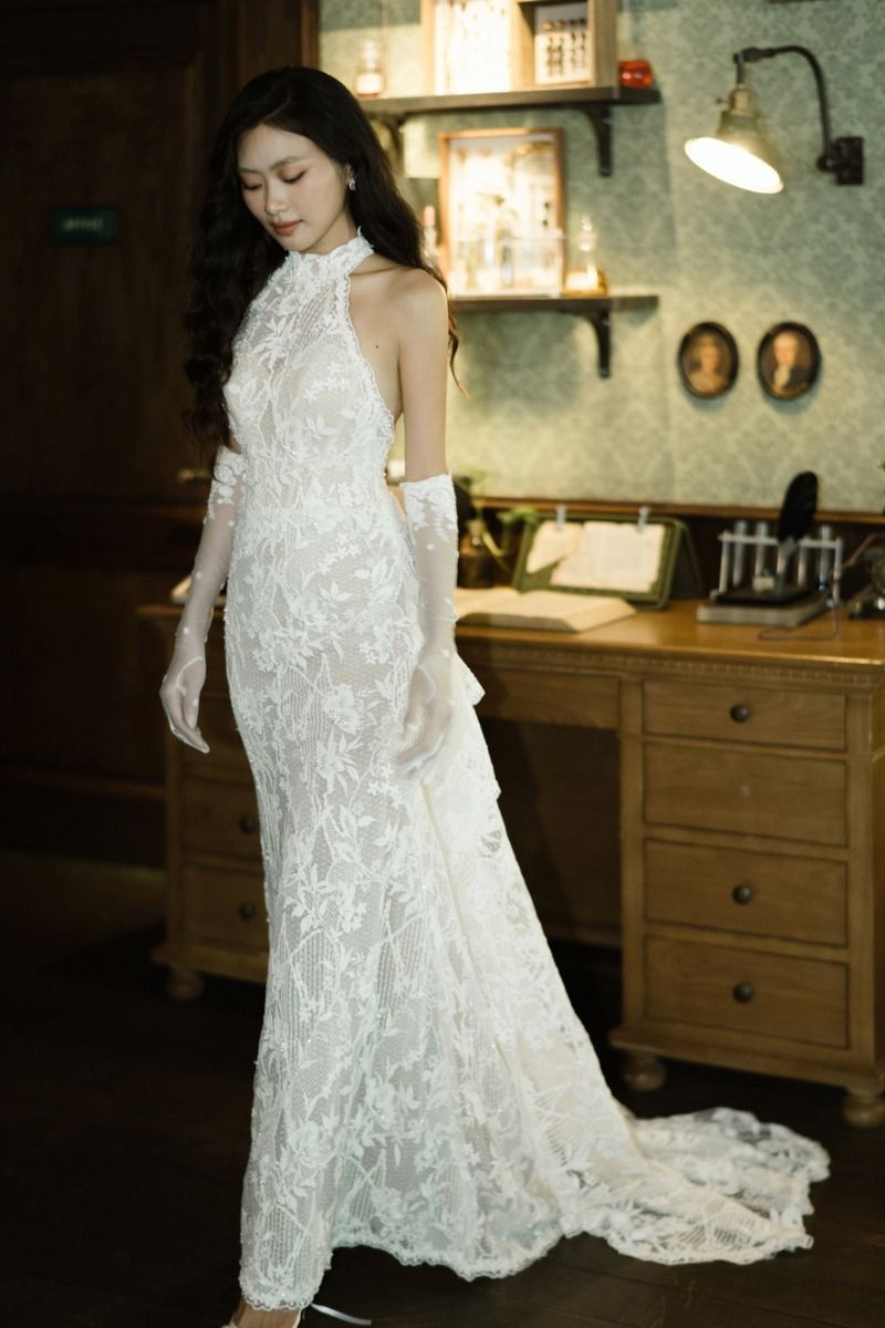 Sexy White SHeath Halter White Lace Backless Long Wedding Dress SH8010