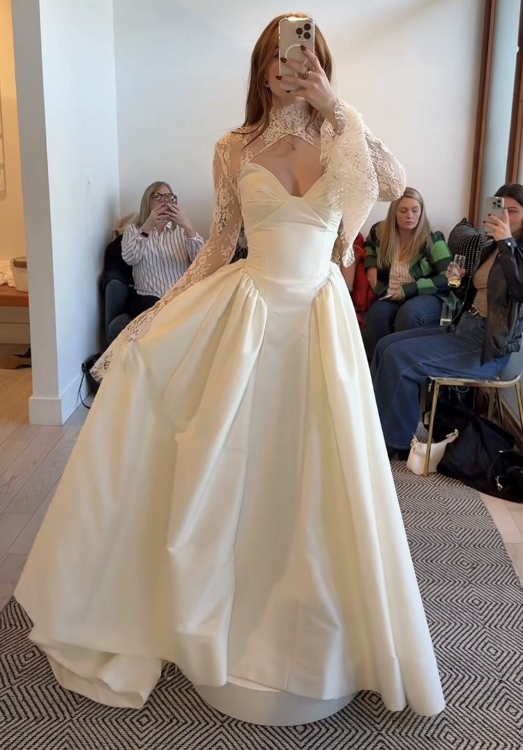 Pretty Ball Gown Sweetheart Neck White Satin Lace Long Wedding Dress SH7073