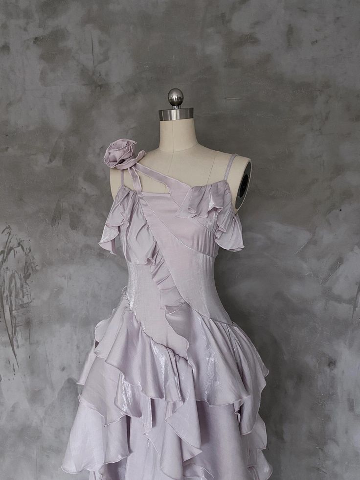 Purple A Line Spaghetti Straps Ruffles Satin Evening Dress Outfits SH1924