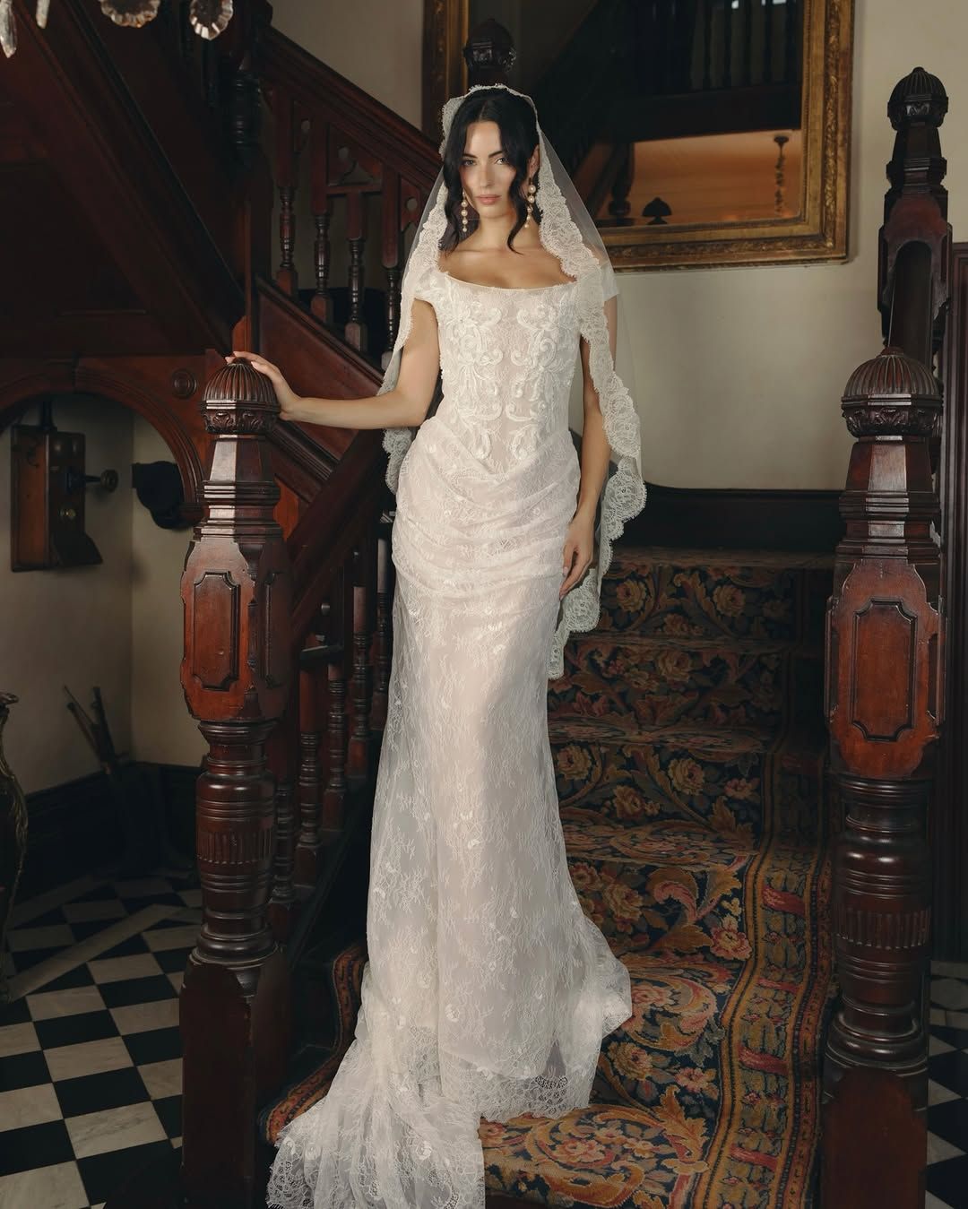 Romantic Sheath Strap Exquisite White Lace Long Wedding Dress SH7100