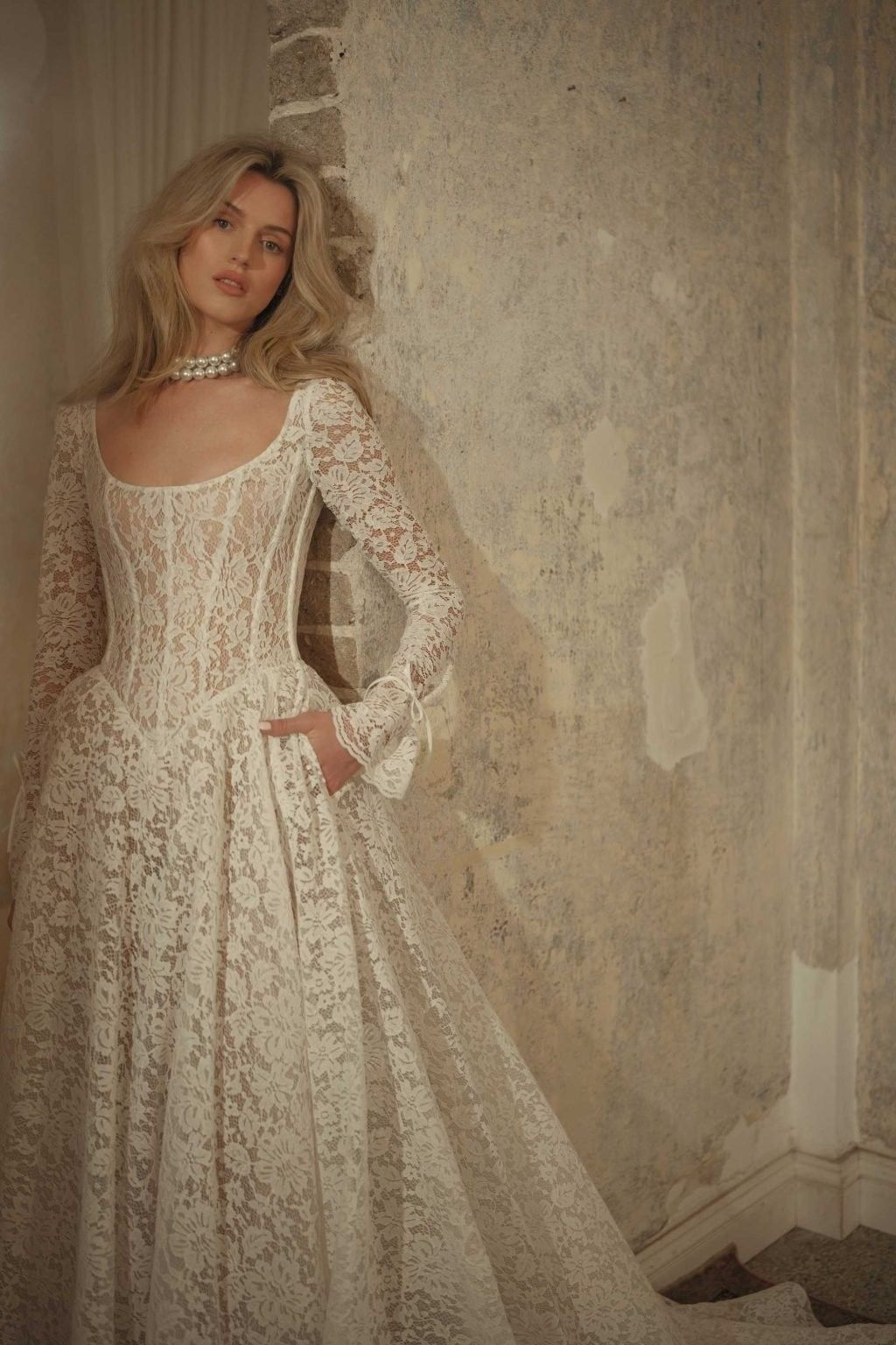 High-class Ball Gown Long Sleeve Corset White Lace Long Wedding Dress SH7096