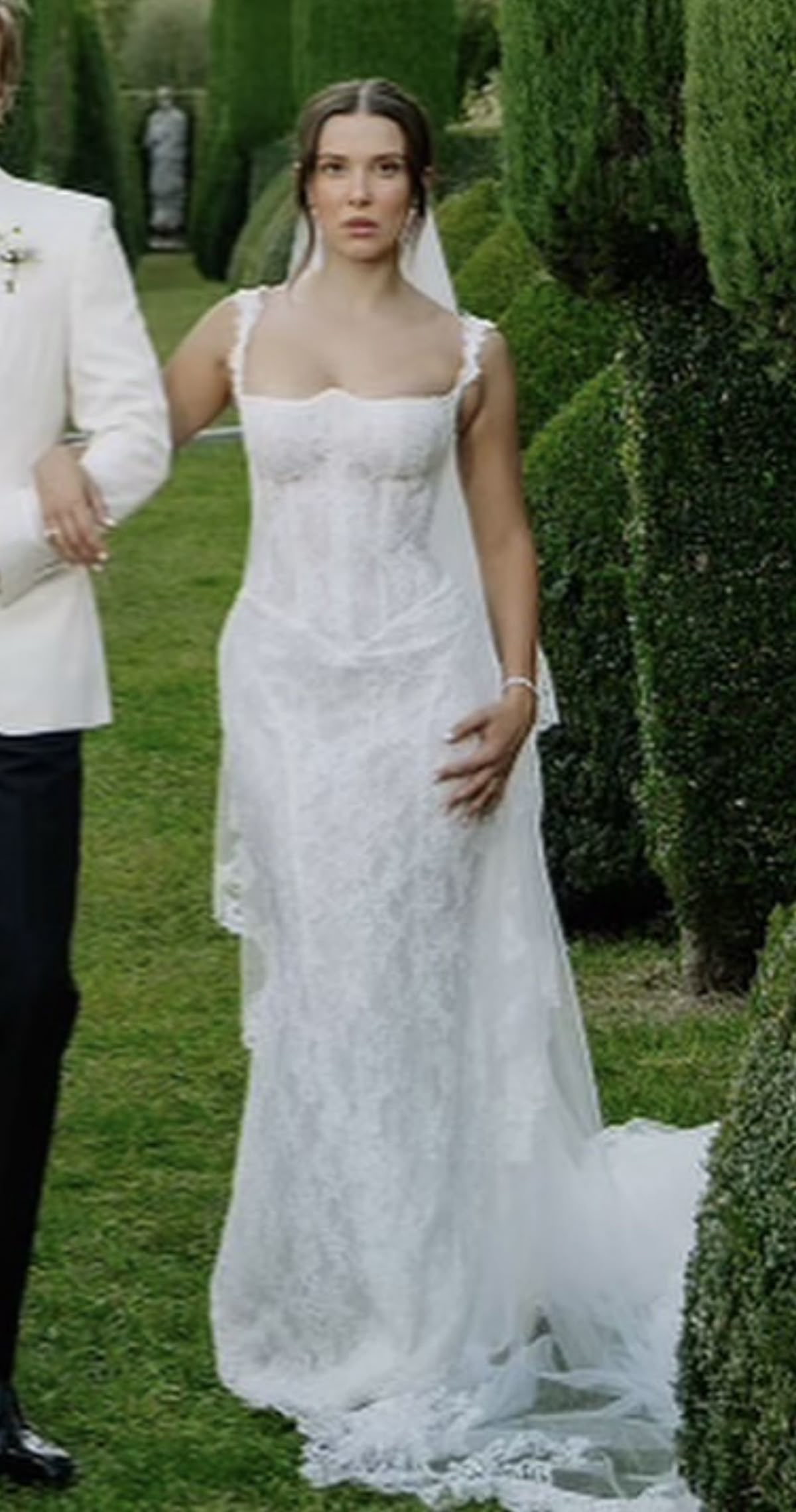 Dramatic Mermaid Spaghetti Strap Exquisite White Lace Long Wedding Dress SH8012