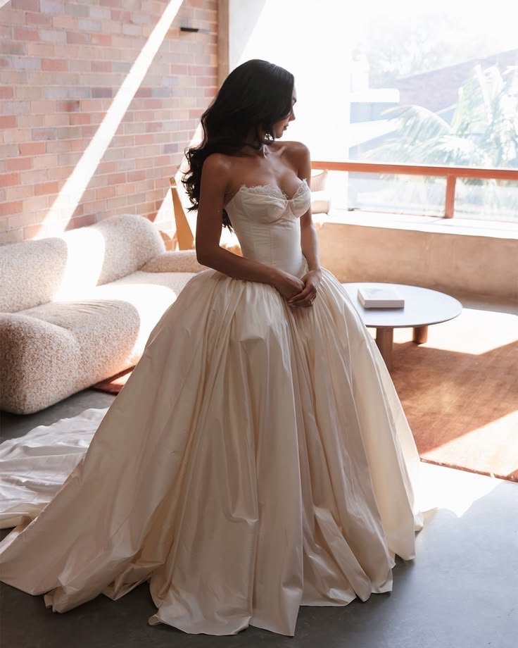 Vintage A Line Sweetheart Neck Ivory Lace Satin Long Wedding Dress SH8345