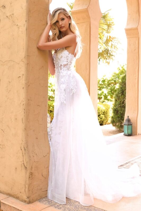 Elegant Spaghetti Strap Appliques Tulle Backless Wedding Dress SH1686