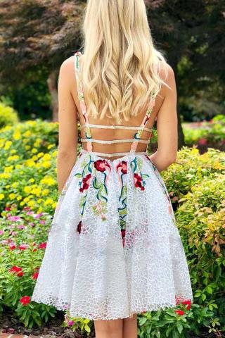 Charming A-line Lace Floral Appliques V Neck Short Homecoming Dress SA1480