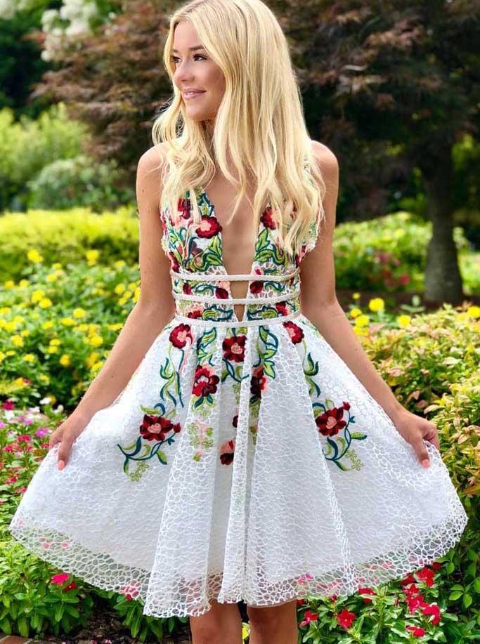 Charming A-line Lace Floral Appliques V Neck Short Homecoming Dress SA1480