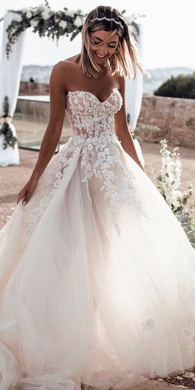 Fashion Appliques Tulle Ball Gown Wedding Dress T990